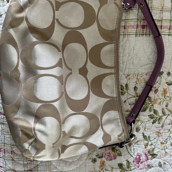 Like new condition Coach Kristen kisslock purse - Picture 8 of 8